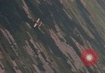 Image Air Strike le Vietnam du Sud, 1965, de la seconde 13 séquences d'archives historiques vidéo 65675071414