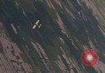 Image Air Strike le Vietnam du Sud, 1965, de la seconde 14 séquences d'archives historiques vidéo 65675071414