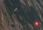 Image Air Strike le Vietnam du Sud, 1965, de la seconde 15 séquences d'archives historiques vidéo 65675071414