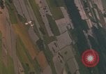 Image Air Strike le Vietnam du Sud, 1965, de la seconde 17 séquences d'archives historiques vidéo 65675071414