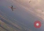 Image Air Strike le Vietnam du Sud, 1965, de la seconde 33 séquences d'archives historiques vidéo 65675071414