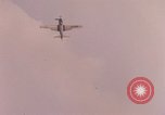Image Air Strike le Vietnam du Sud, 1965, de la seconde 37 séquences d'archives historiques vidéo 65675071414