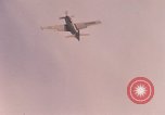 Image Air Strike le Vietnam du Sud, 1965, de la seconde 43 séquences d'archives historiques vidéo 65675071414