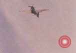 Image Air Strike le Vietnam du Sud, 1965, de la seconde 44 séquences d'archives historiques vidéo 65675071414
