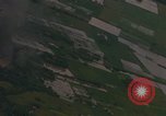 Image Air Strike le Vietnam du Sud, 1965, de la seconde 50 séquences d'archives historiques vidéo 65675071414