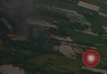 Image Air Strike le Vietnam du Sud, 1965, de la seconde 52 séquences d'archives historiques vidéo 65675071414