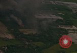 Image Air Strike le Vietnam du Sud, 1965, de la seconde 60 séquences d'archives historiques vidéo 65675071414