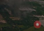 Image Air Strike le Vietnam du Sud, 1965, de la seconde 62 séquences d'archives historiques vidéo 65675071414