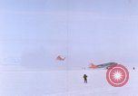 Standbild LC-47H der Antarktis, 1964, aus Sekunde 15 historischem Filmmaterial Videoclip 65675071418
