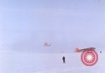 Standbild LC-47H der Antarktis, 1964, aus Sekunde 17 historischem Filmmaterial Videoclip 65675071418