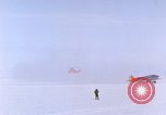 Standbild LC-47H der Antarktis, 1964, aus Sekunde 19 historischem Filmmaterial Videoclip 65675071418