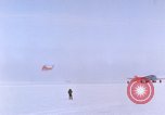 Standbild LC-47H der Antarktis, 1964, aus Sekunde 23 historischem Filmmaterial Videoclip 65675071418