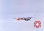 Standbild LC-47H der Antarktis, 1964, aus Sekunde 16 historischem Filmmaterial Videoclip 65675071419