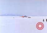 Standbild LC-47H der Antarktis, 1964, aus Sekunde 27 historischem Filmmaterial Videoclip 65675071419
