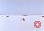 Standbild LC-47H der Antarktis, 1964, aus Sekunde 33 historischem Filmmaterial Videoclip 65675071419