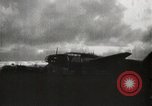 Standbild Japanische Bombe Darwin Australien Darwin Australien, 1942, aus Sekunde 20 historischem Filmmaterial Videoclip 65675071422
