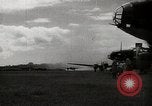 Standbild Japanische Bombe Darwin Australien Darwin Australien, 1942, aus Sekunde 27 historischem Filmmaterial Videoclip 65675071422