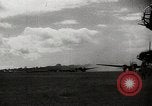 Standbild Japanische Bombe Darwin Australien Darwin Australien, 1942, aus Sekunde 29 historischem Filmmaterial Videoclip 65675071422