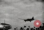 Standbild Japanische Bombe Darwin Australien Darwin Australien, 1942, aus Sekunde 34 historischem Filmmaterial Videoclip 65675071422
