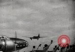 Standbild Japanische Bombe Darwin Australien Darwin Australien, 1942, aus Sekunde 35 historischem Filmmaterial Videoclip 65675071422