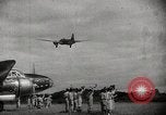 Standbild Japanische Bombe Darwin Australien Darwin Australien, 1942, aus Sekunde 39 historischem Filmmaterial Videoclip 65675071422
