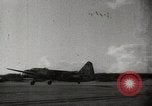 Standbild Japanische Bombe Darwin Australien Darwin Australien, 1942, aus Sekunde 50 historischem Filmmaterial Videoclip 65675071422