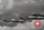 Standbild Japanische Bombe Darwin Australien Darwin Australien, 1942, aus Sekunde 57 historischem Filmmaterial Videoclip 65675071422