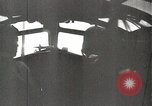 Standbild Japanische Bombe Darwin Australien Darwin Australien, 1942, aus Sekunde 61 historischem Filmmaterial Videoclip 65675071422