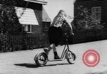 Standbild Jugendliche Holland Niederlande, 1955, aus Sekunde 56 historischem Filmmaterial Videoclip 65675071440