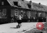 Standbild Jugendliche Holland Niederlande, 1955, aus Sekunde 58 historischem Filmmaterial Videoclip 65675071440