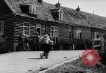 Standbild Jugendliche Holland Niederlande, 1955, aus Sekunde 59 historischem Filmmaterial Videoclip 65675071440