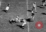 Standbild American Football Match Atlanta Georgia USA, 1955, aus Sekunde 28 historischem Filmmaterial Videoclip 65675071441