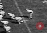 Standbild American Football Match Atlanta Georgia USA, 1955, aus Sekunde 30 historischem Filmmaterial Videoclip 65675071441