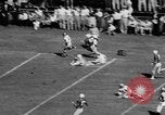 Standbild American Football Match Atlanta Georgia USA, 1955, aus Sekunde 60 historischem Filmmaterial Videoclip 65675071441