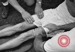 Image cadets sit-ups New Haven Connecticut USA, 1944, de la seconde 22 séquences d'archives historiques vidéo 65675071446