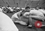 Image cadets sit-ups New Haven Connecticut USA, 1944, de la seconde 42 séquences d'archives historiques vidéo 65675071446