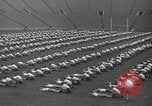 Image cadets sit-ups New Haven Connecticut USA, 1944, de la seconde 47 séquences d'archives historiques vidéo 65675071446