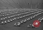 Image cadets sit-ups New Haven Connecticut USA, 1944, de la seconde 49 séquences d'archives historiques vidéo 65675071446