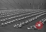 Image cadets sit-ups New Haven Connecticut USA, 1944, de la seconde 51 séquences d'archives historiques vidéo 65675071446