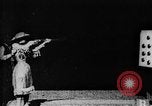 Immagine di Annie Oakley West Orange New Jersey USA, 1894, secondo 3 filmato di repertorio 65675071500