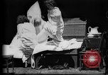 Image Girls in White robes de nuit ayant une bataille d'oreillers United States USA, 1893, de la seconde 4 séquences d'archives historiques vidéo 65675071525