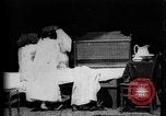 Image Girls in White robes de nuit ayant une bataille d'oreillers United States USA, 1893, de la seconde 7 séquences d'archives historiques vidéo 65675071525