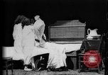 Image Girls in White robes de nuit ayant une bataille d'oreillers United States USA, 1893, de la seconde 9 séquences d'archives historiques vidéo 65675071525