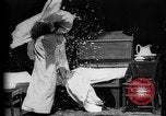 Image Girls in White robes de nuit ayant une bataille d'oreillers United States USA, 1893, de la seconde 16 séquences d'archives historiques vidéo 65675071525