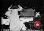 Image Girls in White robes de nuit ayant une bataille d'oreillers United States USA, 1893, de la seconde 17 séquences d'archives historiques vidéo 65675071525