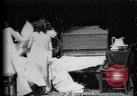 Image Girls in White robes de nuit ayant une bataille d'oreillers United States USA, 1893, de la seconde 19 séquences d'archives historiques vidéo 65675071525