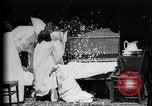 Image Girls in White robes de nuit ayant une bataille d'oreillers United States USA, 1893, de la seconde 20 séquences d'archives historiques vidéo 65675071525