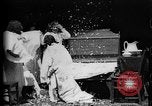 Image Girls in White robes de nuit ayant une bataille d'oreillers United States USA, 1893, de la seconde 22 séquences d'archives historiques vidéo 65675071525