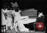 Image Girls in White robes de nuit ayant une bataille d'oreillers United States USA, 1893, de la seconde 26 séquences d'archives historiques vidéo 65675071525