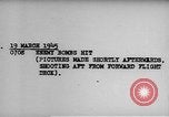 Standbild USS Franklin CV-13 von japanischen Bomben getroffen Pazifik, 1945, aus Sekunde 6 historischem Filmmaterial Videoclip 65675071580